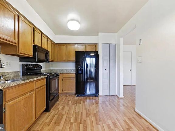 4th image of 11435 Appledowre Way #18