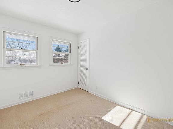 5th image of 2609 Somerset Ln