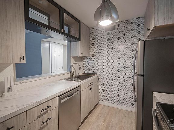 5th image of 600 Scenic Hwy APT 219