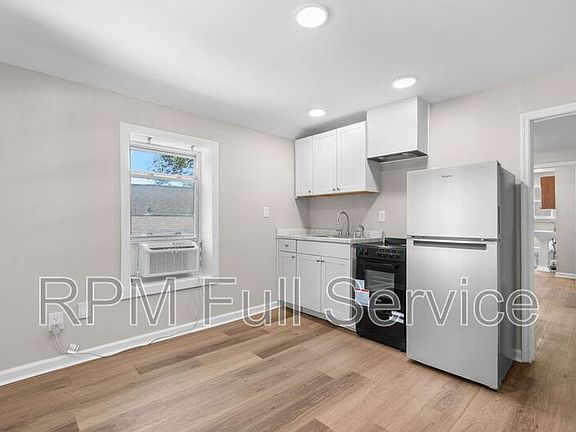 2nd image of 325 54th Ave N #E