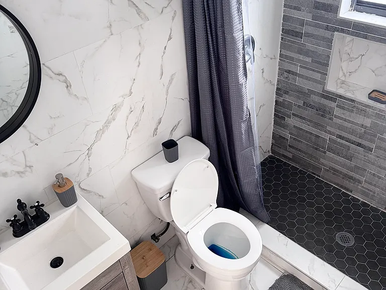 824 NE 4th St #5 — Photo 7