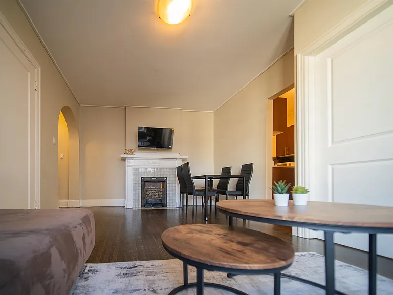 935 Jervis St #5 — Photo 12