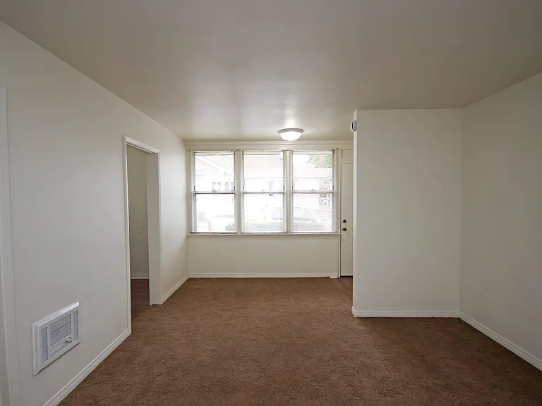 700 E Villa St #C — Photo 12