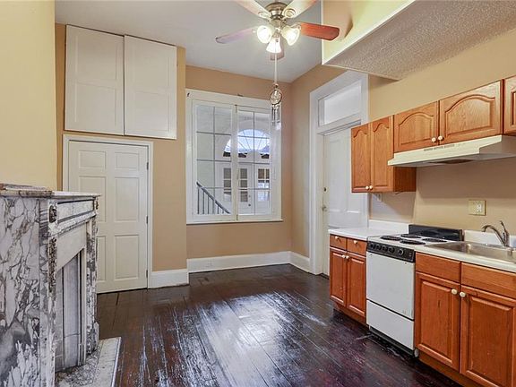 4th image of 710 Royal St