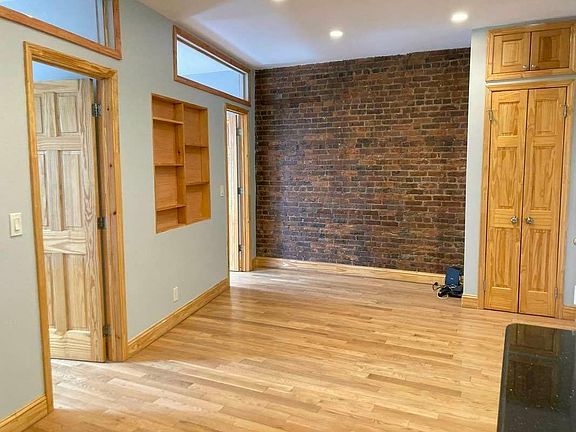 3rd image of 399 Smith St APT 1R