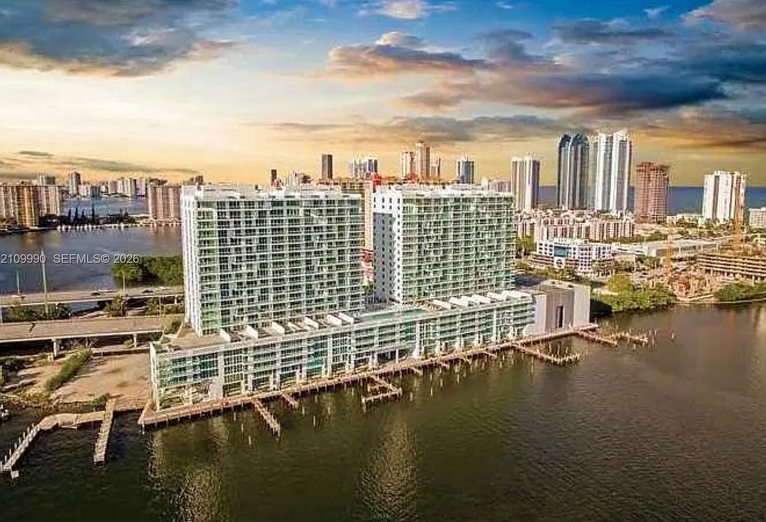 400 Sunny Isles Condo Wes — Photo 1