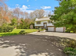 8 Wills Rd, Newtown, CT 06470