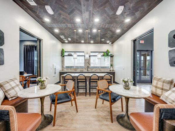 Shaw House | 2300 N Friendship Rd, Sherman, TX