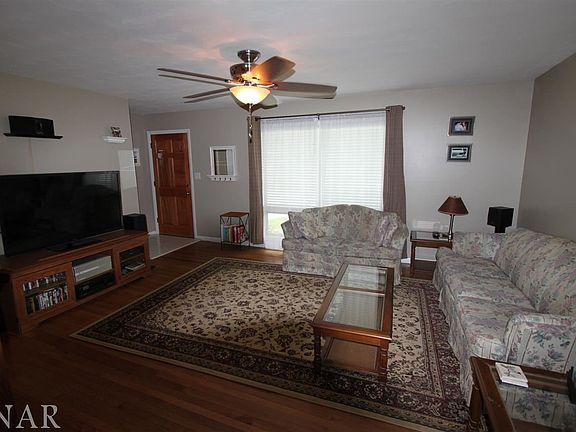 5th image of 1525 Julie Dr