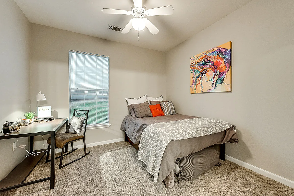 The Encore at Sam Houston - Student Living Priced Per Room — Photo 2
