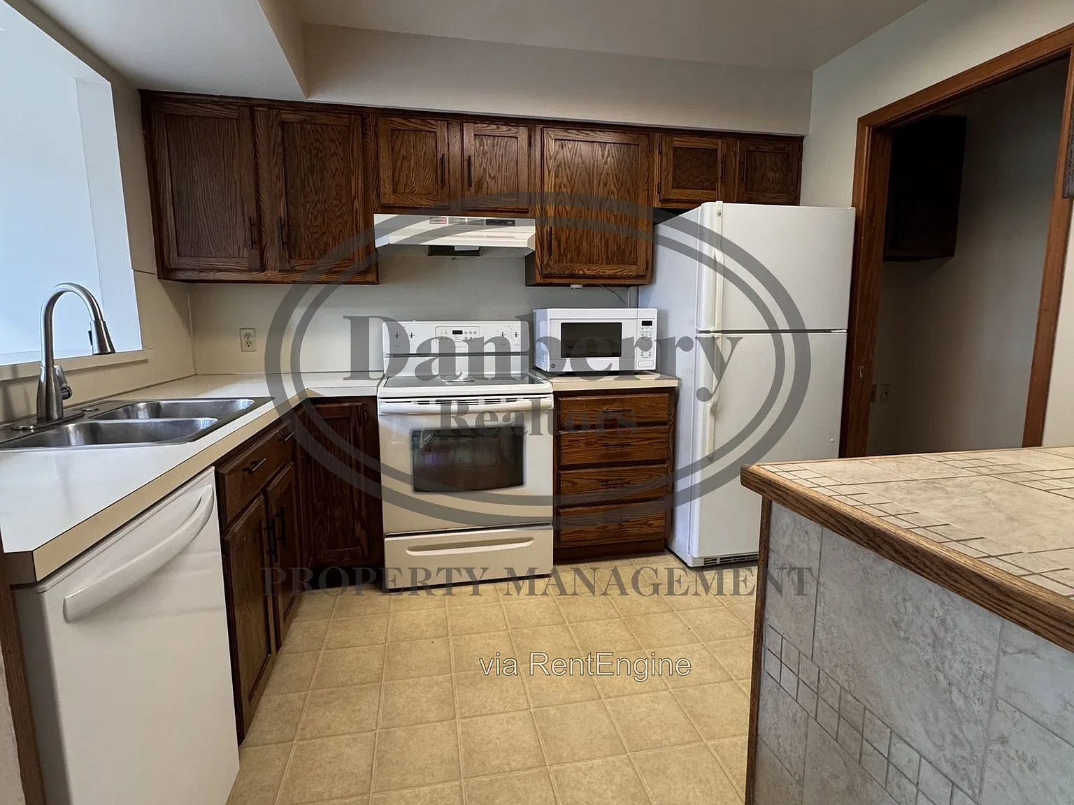 2 bed, 1.5 bath, 1500 sqft, $1,500 — Photo 2