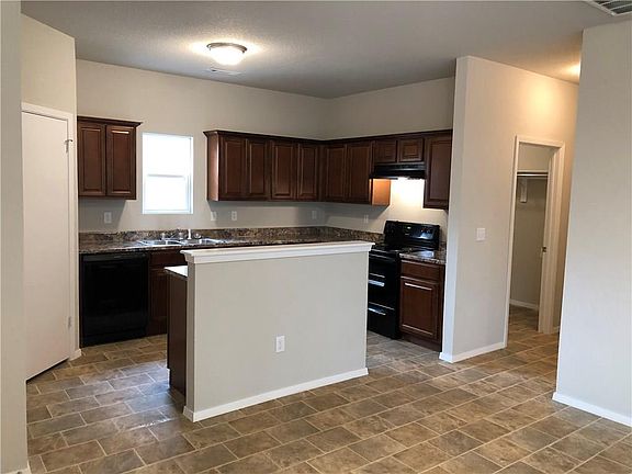 5th image of 208 E Kara Ln