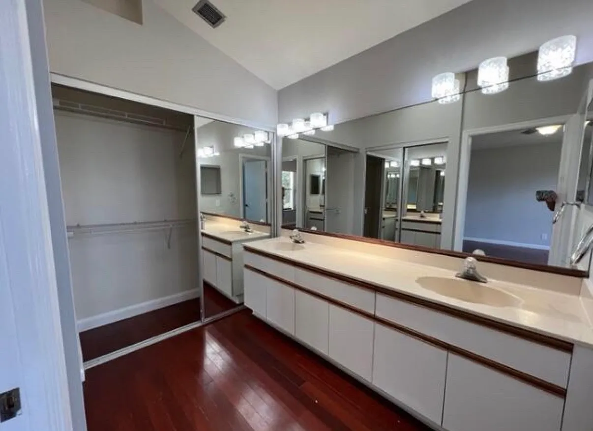 3 bed, 2.5 bath, 1430 sqft, $3,900 — Photo 3