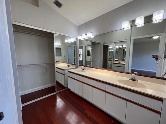 3rd image of 55220 Croydon Ct