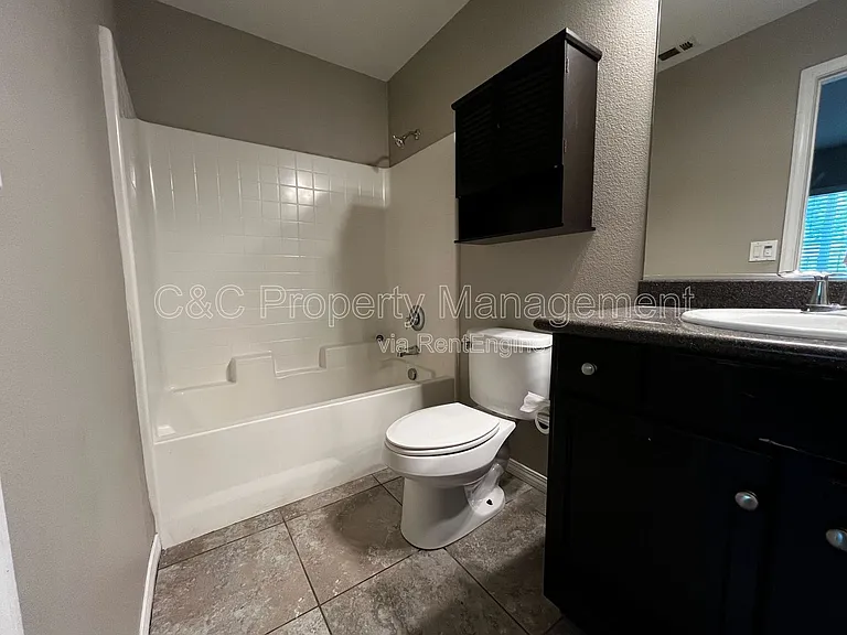 686 S Euclid St — Photo 8
