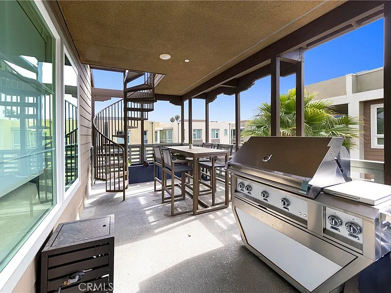 983 Doheny Way — Photo 29