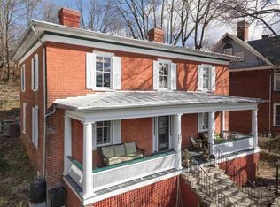 907 W Beverley St, Staunton, VA 24401