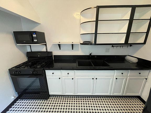 4th image of 1423 Hayworth Ave #1421