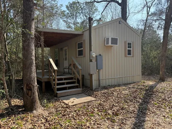 168 Oak St, Zavalla, TX 75980