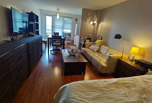 Sold by Voro New York | media 9