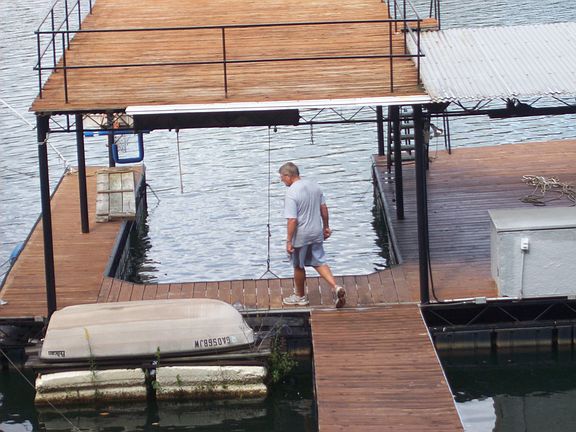 10' slip, 2 level sun deck