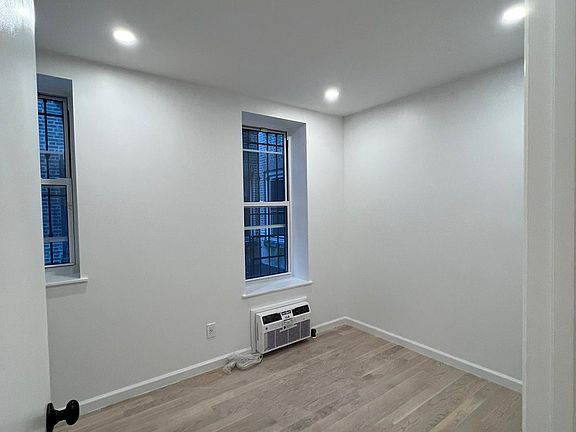 4th image of 247 Wadsworth Ave APT 1F