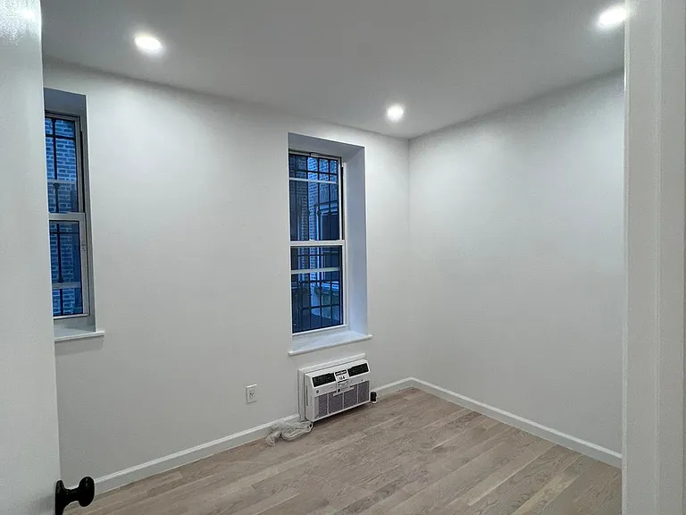 247 Wadsworth Ave #1F — Photo 4