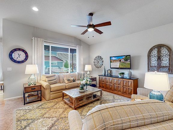 B2 - 04 - Living room.jpg