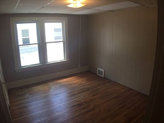 5th image of 810 E Erie Ave