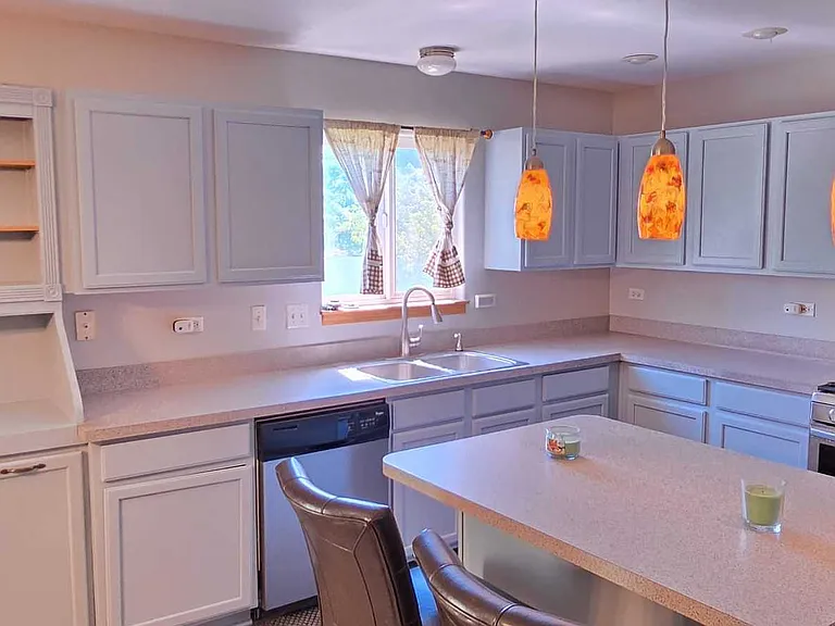 2416 Boxwood Ln — Photo 9