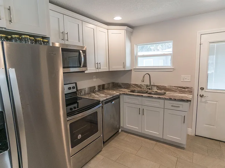 1517 N Grandview St #1 — Photo 5