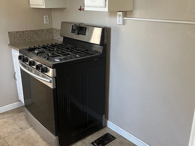 909 Woodrow Ave — Photo 10