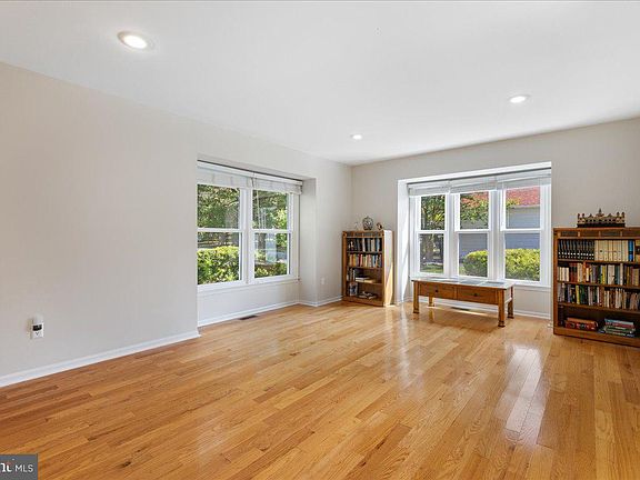 5th image of 3 Cartwright Dr W