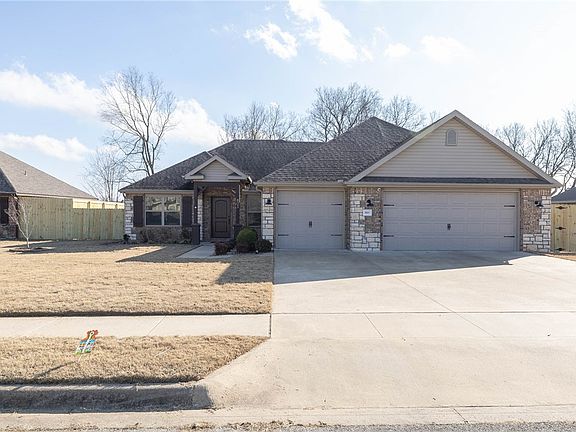 2nd image of 803 Sedgwick Dr
