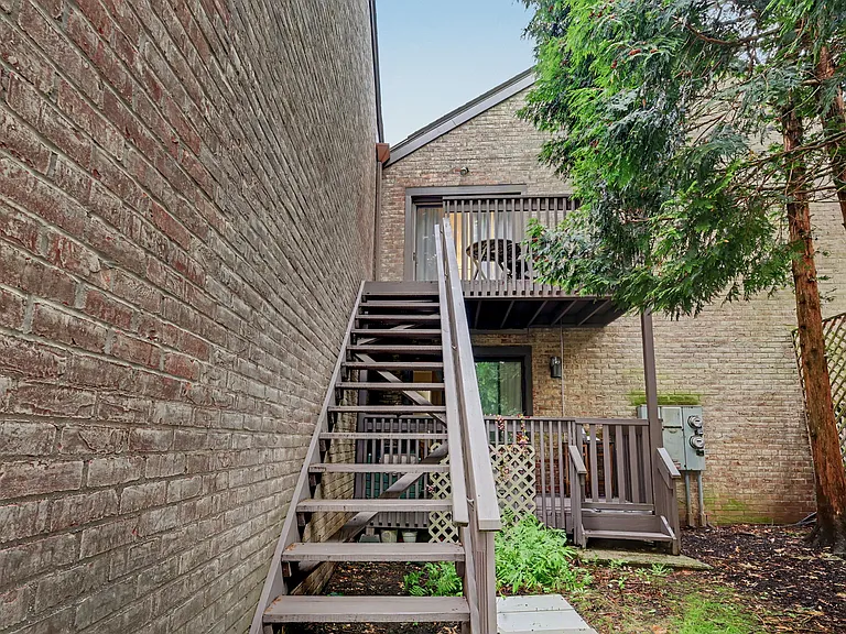2289 Bedford St #D7 — Photo 22