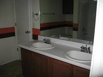 3rd image of 315 Brown St