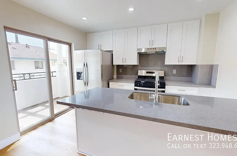310 N 3rd St #B — Photo 8