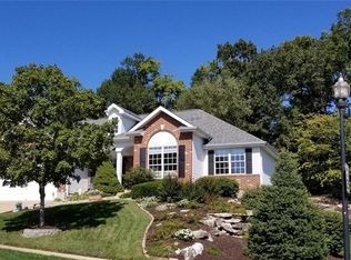 3211 Ridgetop View Dr, Saint Louis, MO 63129