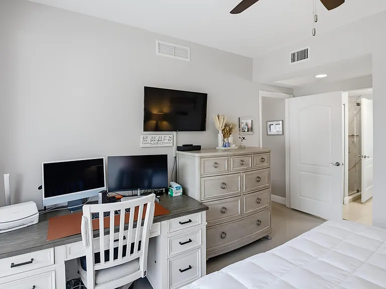 191 SE 20th Ave #210 — Photo 30