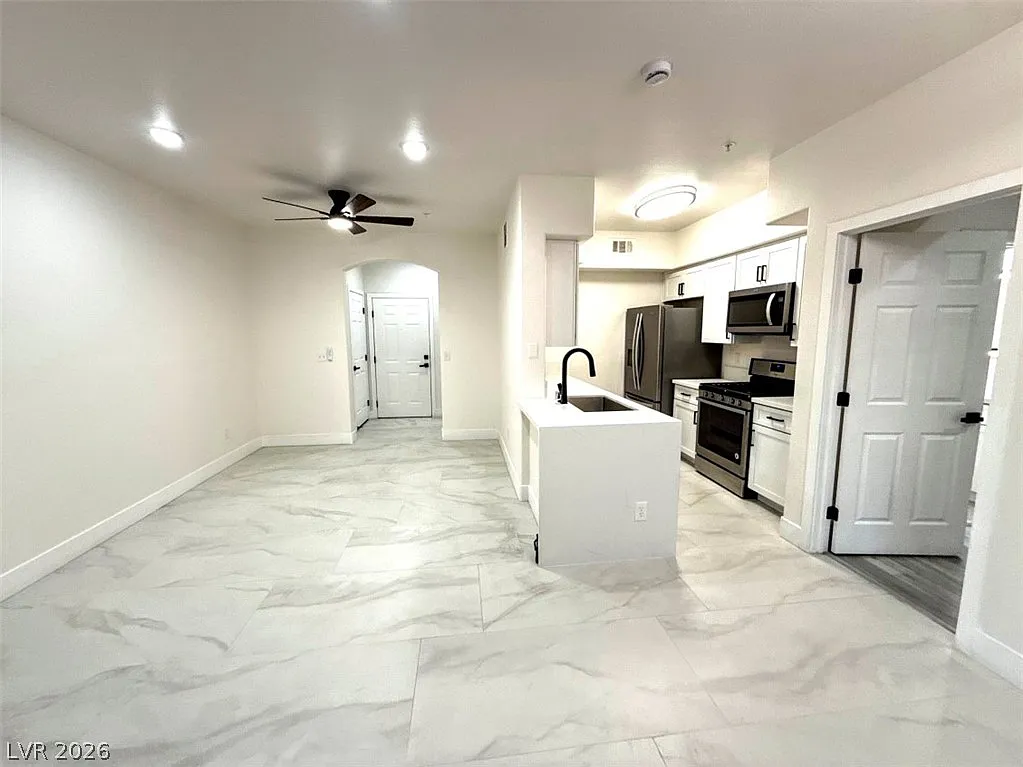 2 bed, 2.0 bath, 943 sqft, $1,795 — Photo 3