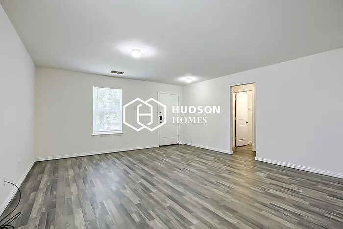 3 bed, 2.0 bath, 1090 sqft, $1,395 — Photo 3