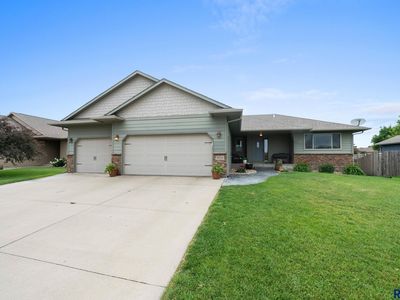 3808 E 52nd St, Sioux Falls, SD, 57103