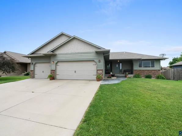 3808 E 52nd St, Sioux Falls, SD 57103