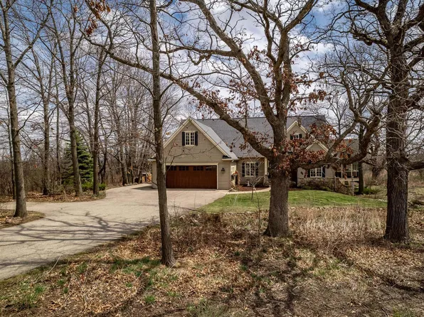 N3684 Petrie Rd, Lake Geneva, WI 53147