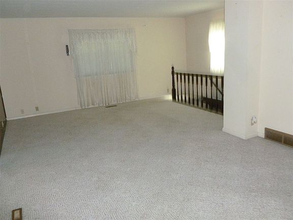 3rd image of 115 E 30th St