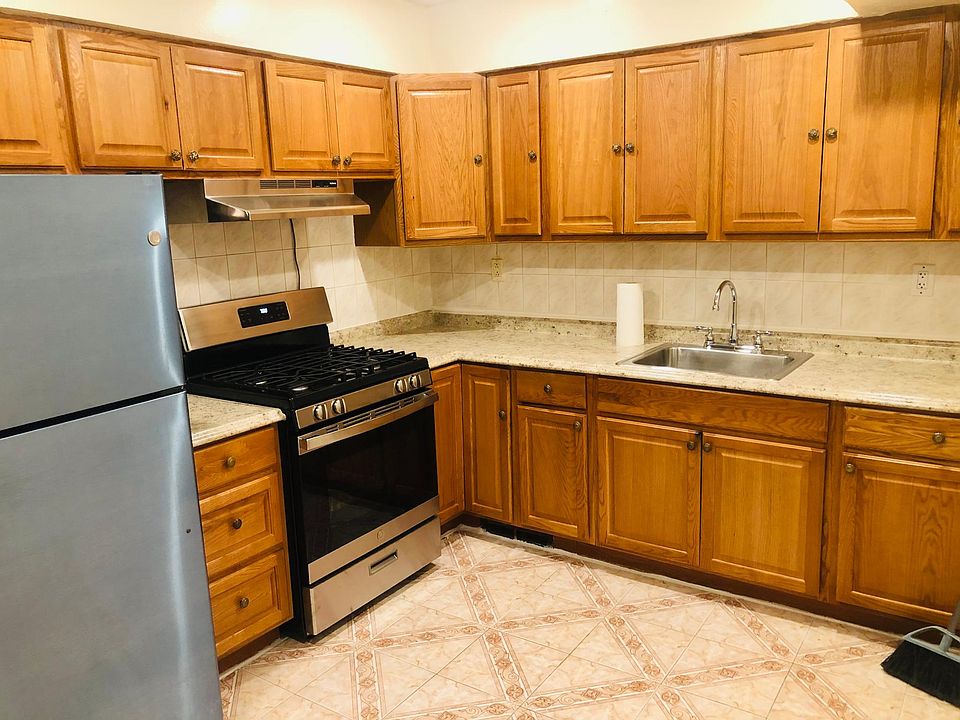 1st image of 3137 Tiemann Ave #1
