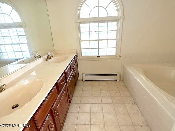 3rd image of 1575 Goldspire Road
