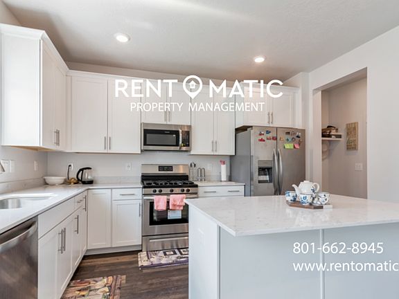 3rd image of 2701 S Clover Cir