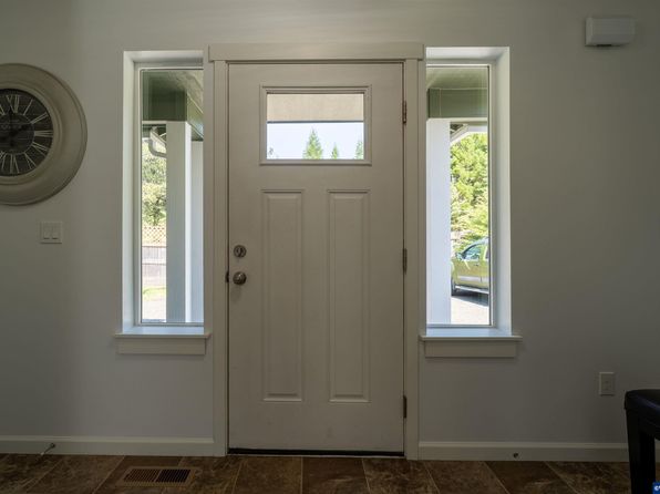 382 N 7th St, Philomath, OR 97370