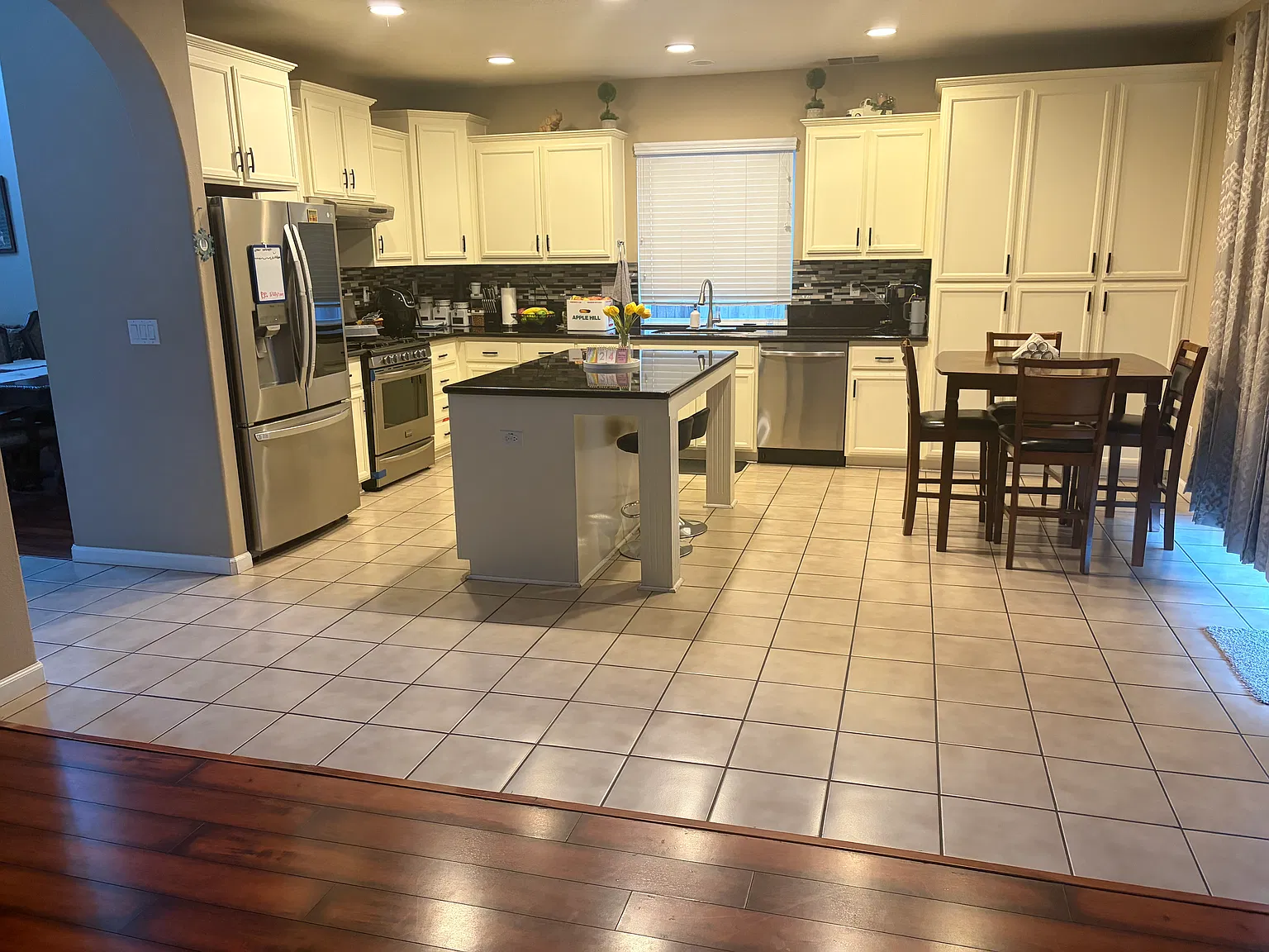 4 bed, 3018 sqft, $3,400 — Photo 1